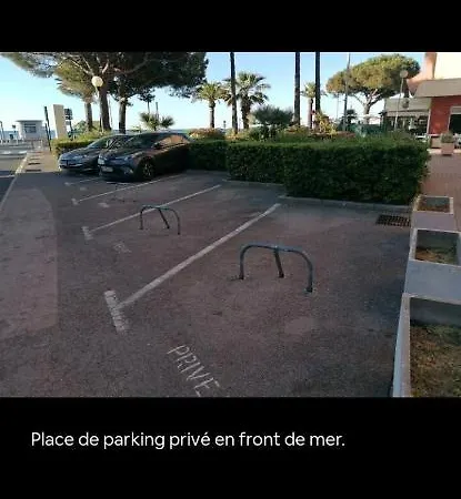 En Front De Avec Parking Privatif Apartment Frejus